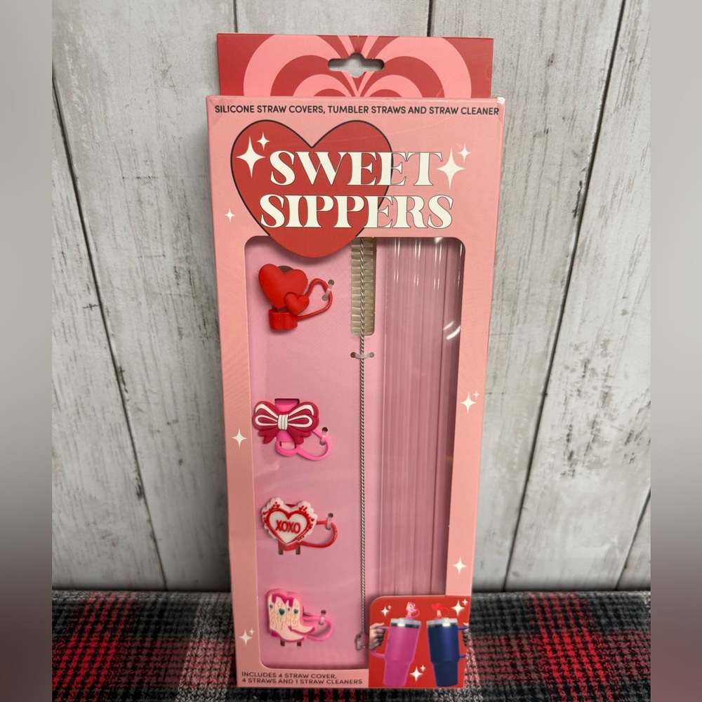 Valentine’s Day 4 Pack Reusable Straws, Straw Toppers and Cleaner Set NWT